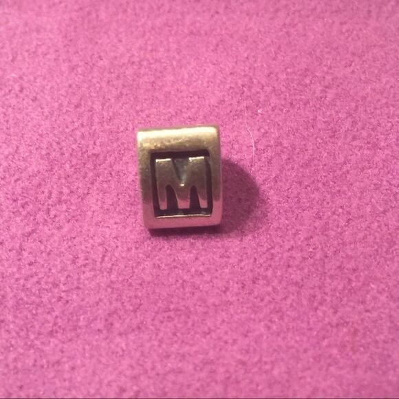 Preogatives charm-letter M silver  - Picture 2 of 3